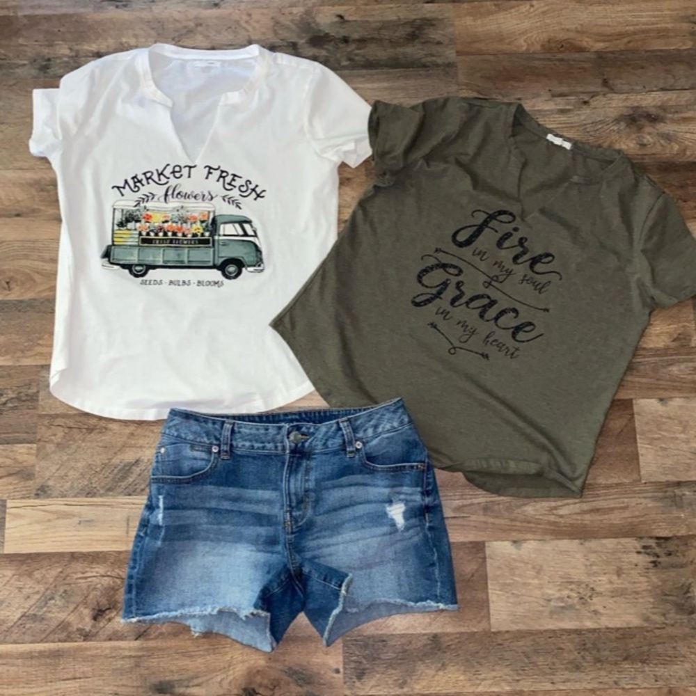 Maurice‘s T-shirt bundle and shorts